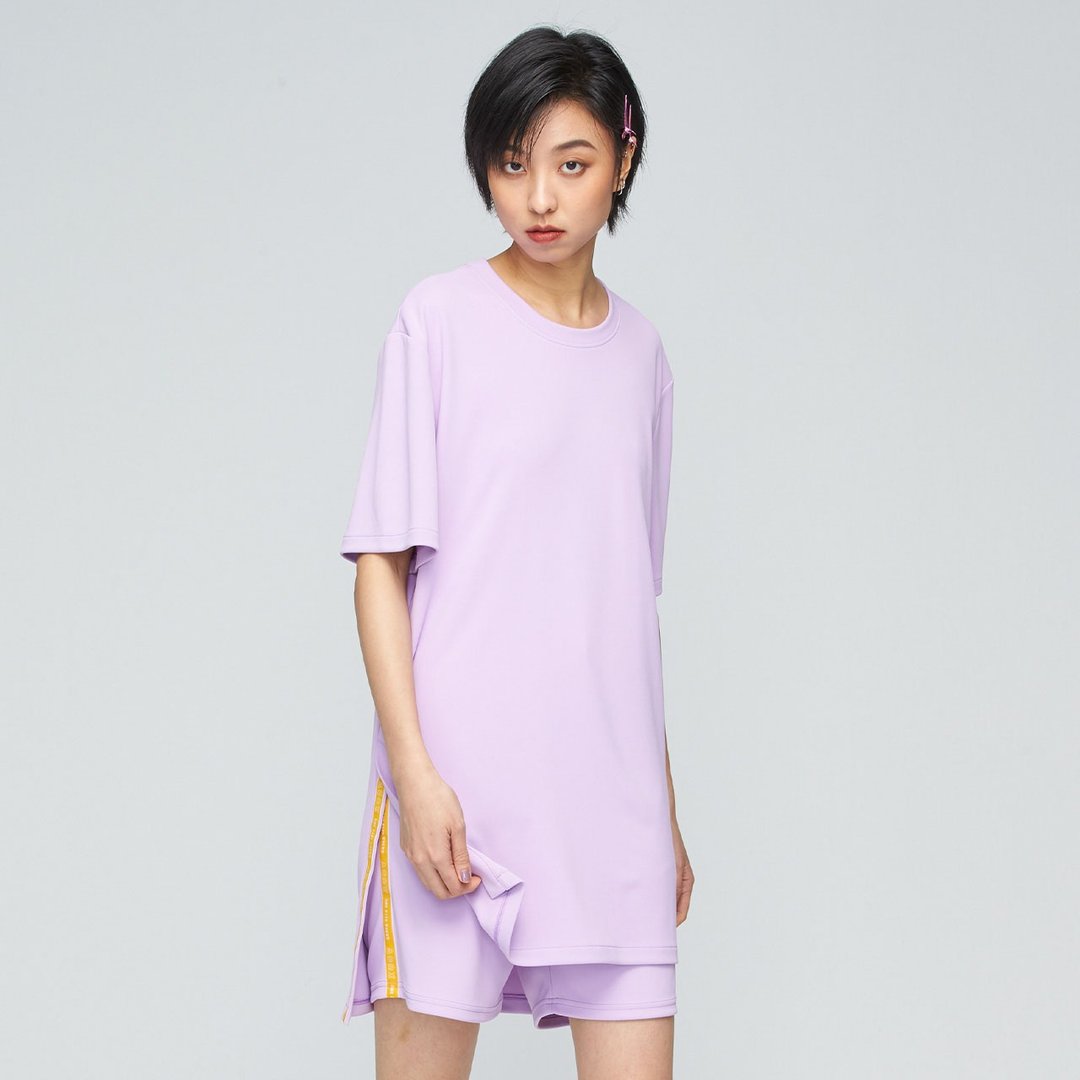 不可退换 /吸排单边开衩宽版上衣(中性)-翻糖紫 - 女装 T 恤 - 聚酯纤维 紫色