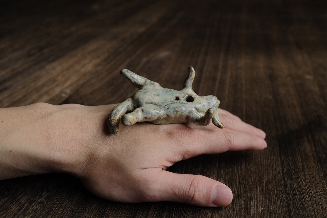白层・睡到翻掉的猫咪・多功能香座・摆设小物 - 蜡烛/烛台 - 陶 卡其色