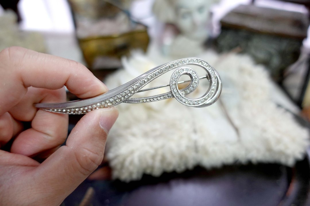 日本中古银色流线形闪钻心口针胸针别针襟针高级二手古着珠宝首饰 - 胸针 - 其他金属 银色