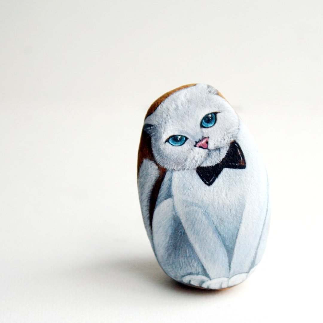 White cat stone painting. - 玩偶/公仔 - 石头 白色