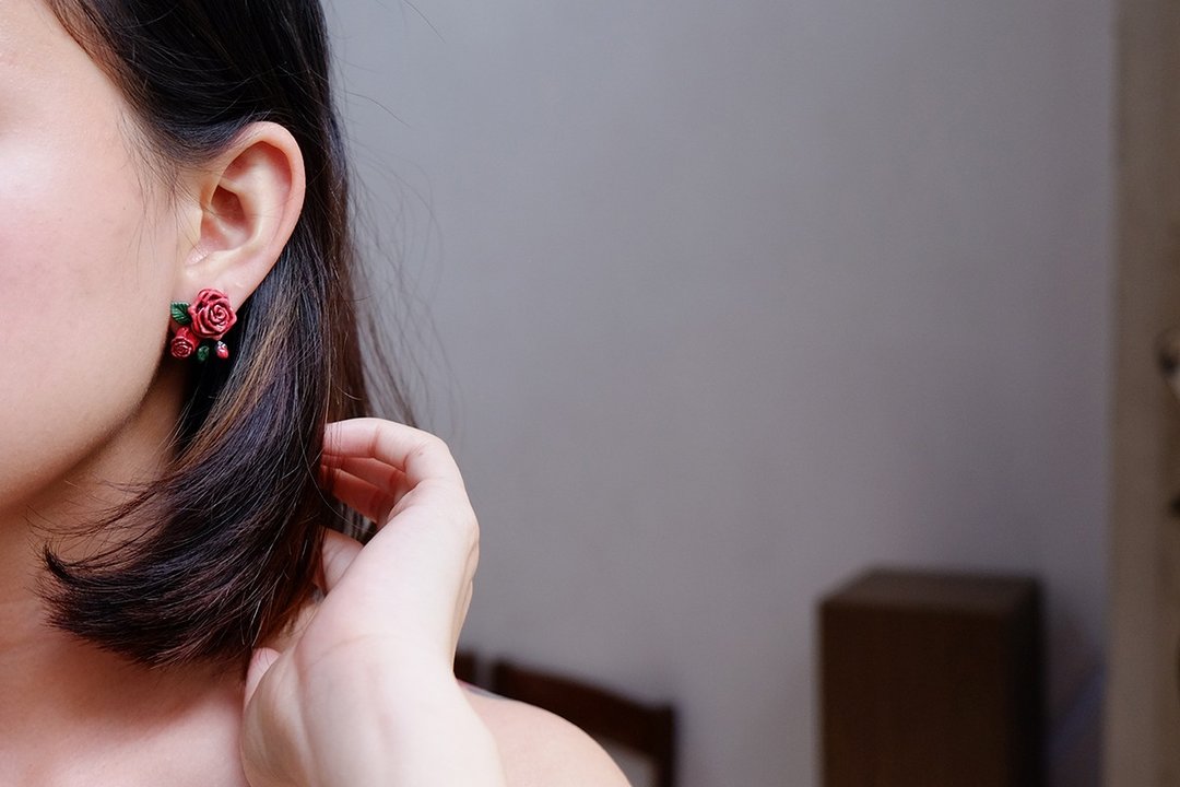 Rose Earrings , Stud Earrings, Flower Earrings. - 项链 - 其他金属 红色