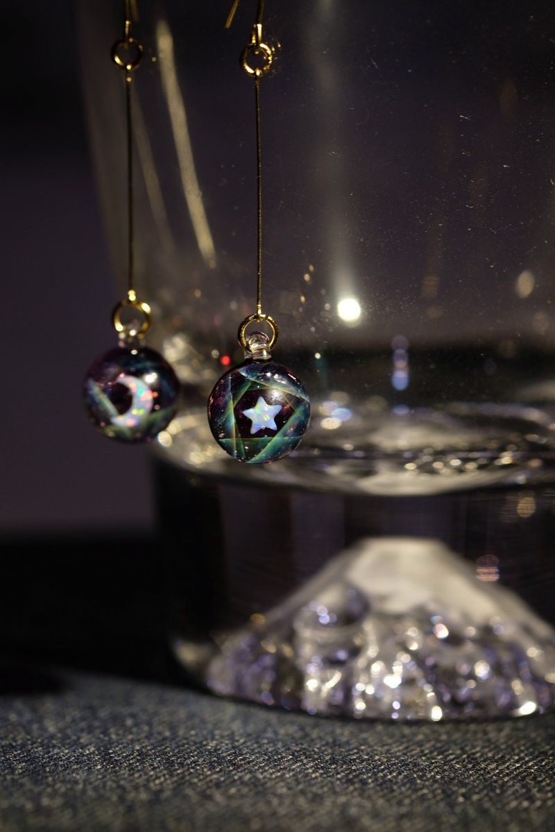 Aurora dancing in the night (earrings)  极光星夜 (耳环) 紫 - 耳环/耳夹 - 玻璃 紫色