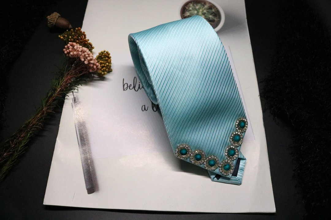 提夫尼藍水鑽領帶重工藝手縫閃鑽暗紋necktie - 领带/领带夹 - 丝．绢 绿色