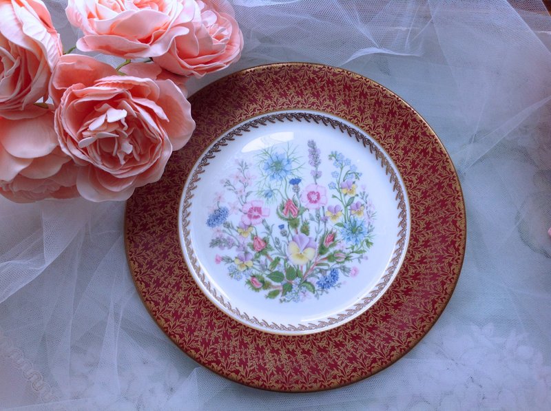 ♥安妮疯古物♥~英国制骨瓷皇家御用Aynsley 安兹丽1960年 Aynsley 24k金蛋糕盘 点心盘 餐盘 水果盘 - 浅碟/小碟子 - 瓷 红色