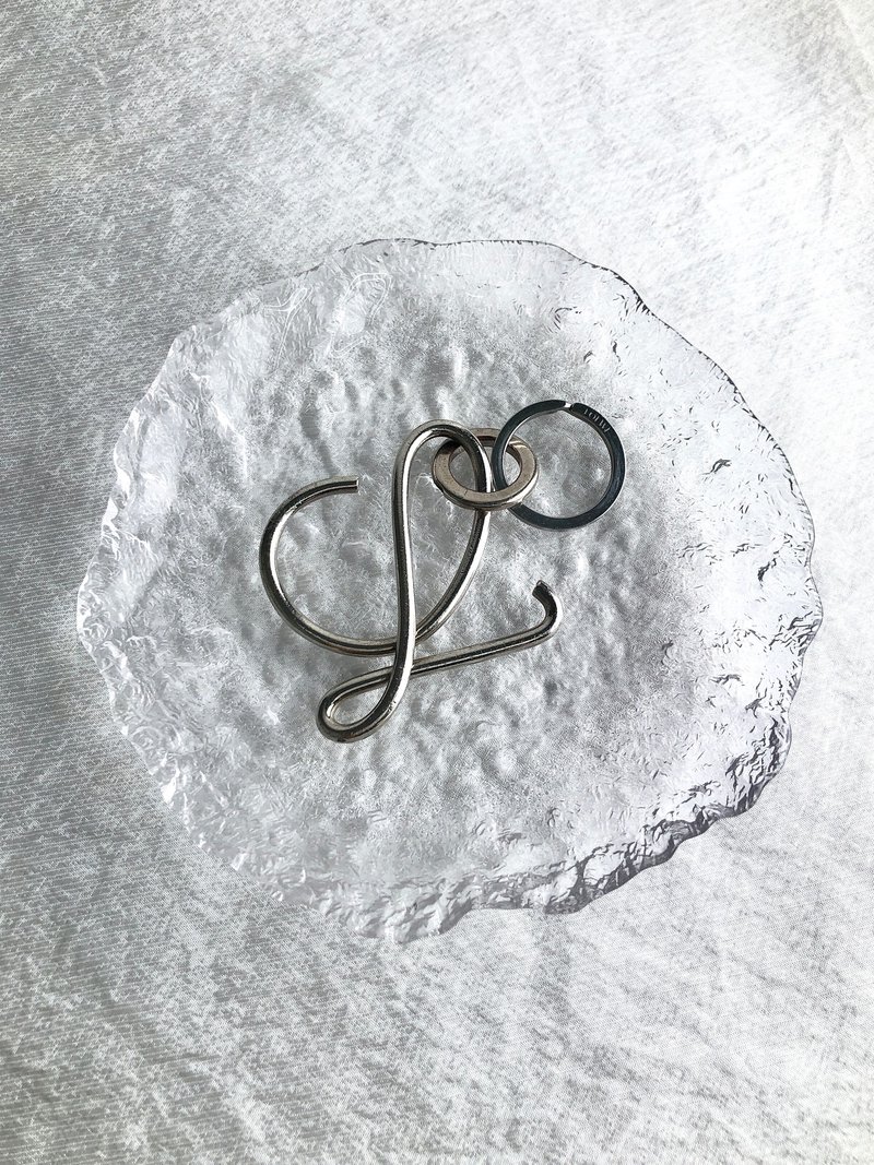 【日本直送，品牌二手包装】LOEWE 钥匙圈银标志 复古旧款 u37rhv - 钥匙链/钥匙包 - 其他材质 银色