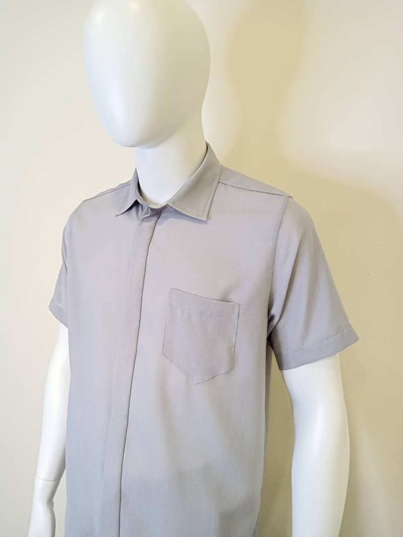 (现货)男素色灰休闲短袖衬衫 - 男装衬衫 - 棉．麻 