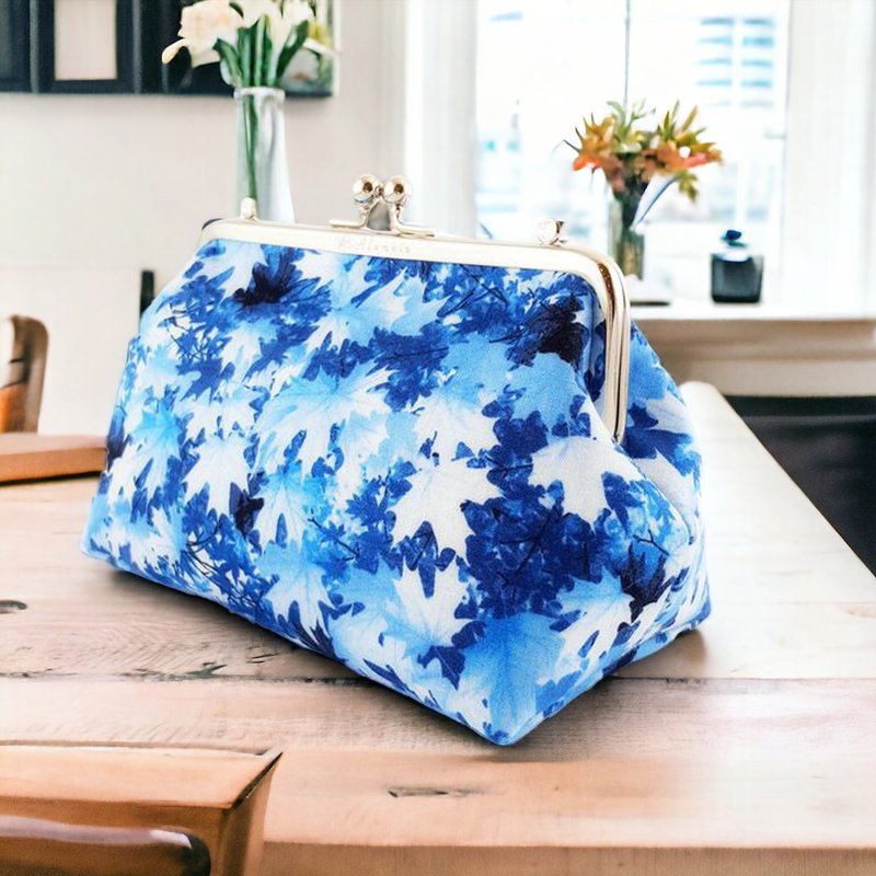 【绝版特惠】艾拉蔓手工teaTime大口金小废包-蓝色枫叶 - 化妆包/杂物包 - 棉．麻 