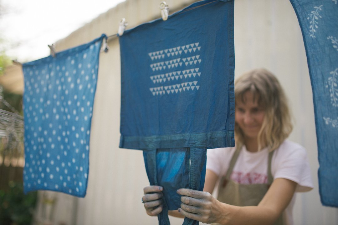 Making your own Natural Indigo Dye cotton cloth| Katazome Technic - 编织/羊毛毡/布艺 - 棉 