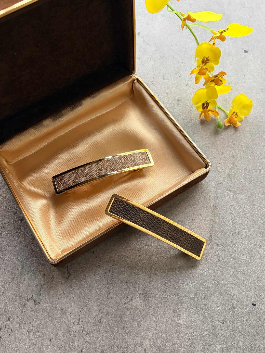中古正品改造 Celine Macadam 24K 镀金复古手工发夹 独一无二 - 发饰 - 其他金属 