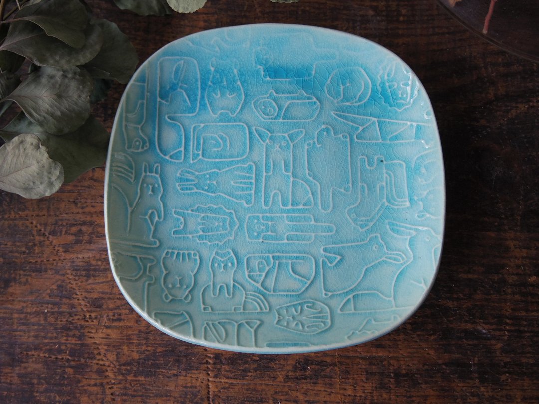 Turkish blue square plate with relief small animals - 盘子/餐盘/盘架 - 陶 蓝色
