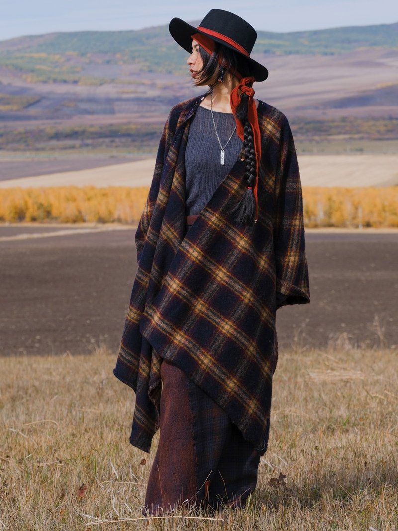 藏藍色 提花格子手工羊毛斗篷披肩 - 围巾/披肩 - 羊毛 蓝色