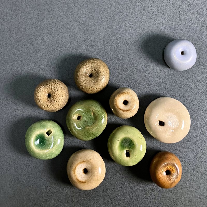 【 第三卷 | 一方平安 】小石头香立 - 香薰/精油/线香 - 陶 卡其色