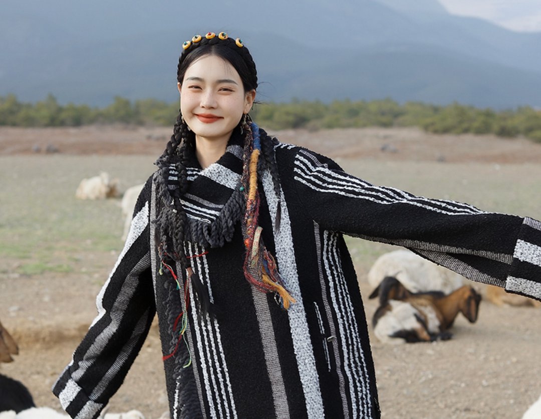 【海拔四千米的风】 新中式復古藏服/条纹氆氇外套 - 女装上衣 - 其他材质 黑色