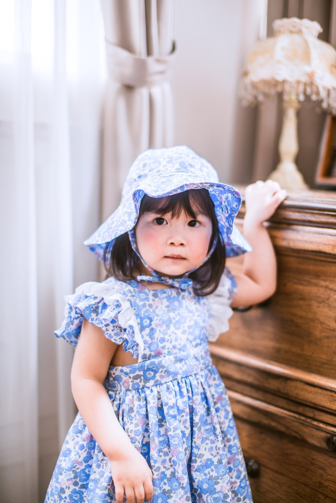 英国LIBERTY FABRICS女童有机棉法式手工宽缘蕾丝遮阳帽 - 婴儿帽/发带 - 棉 蓝色