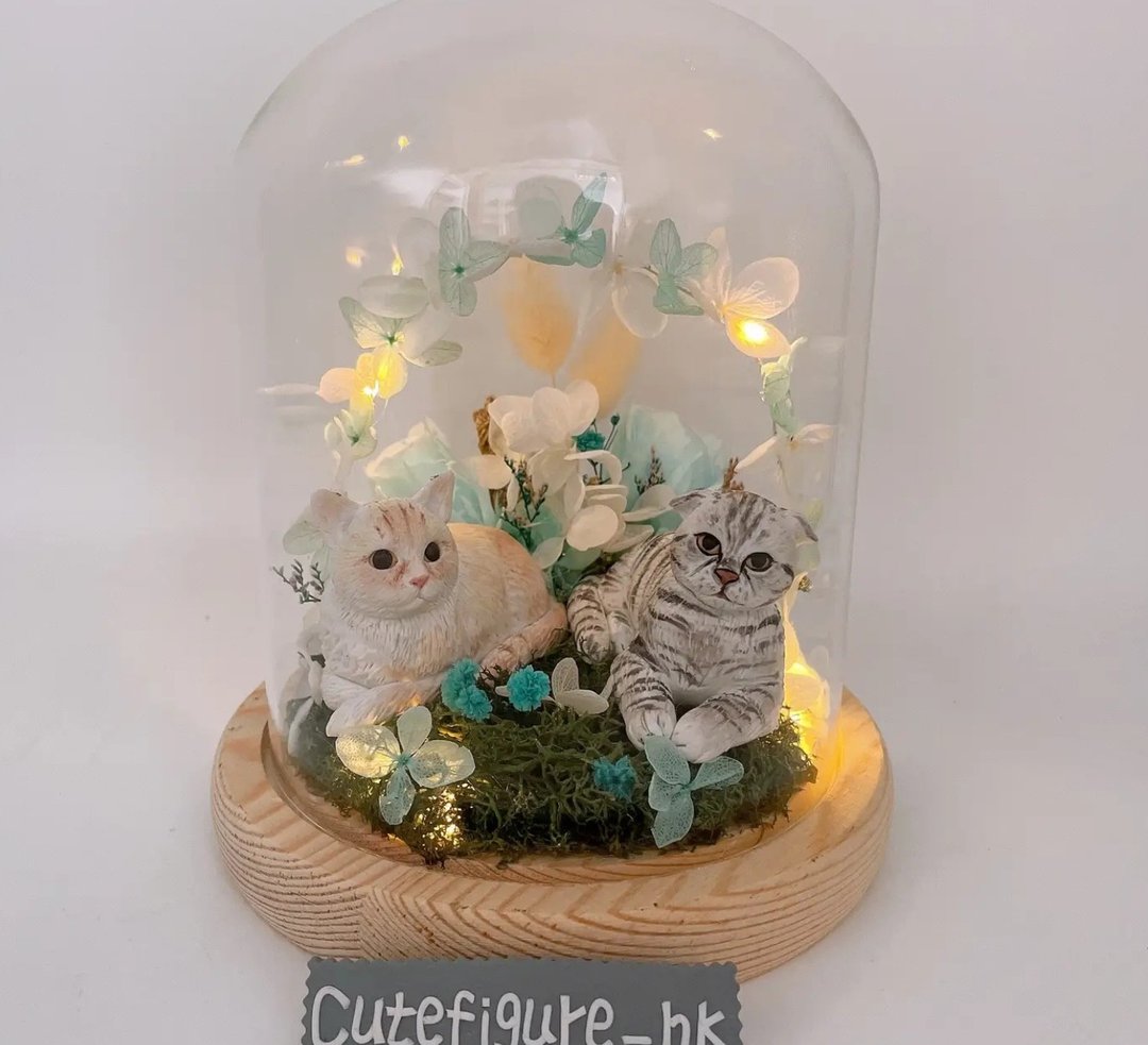 定制软陶宠物公仔丨玻璃罩永生花小屋 丨 LED 灯丨猫咪/家庭 - 玩偶/公仔 - 粘土 多色