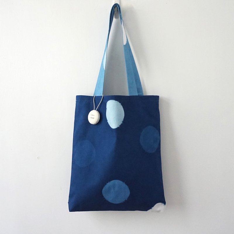 S.A x Bubble 蓝染泡泡圆点肩背包/束口包 - 侧背包/斜挎包 - 棉．麻 蓝色