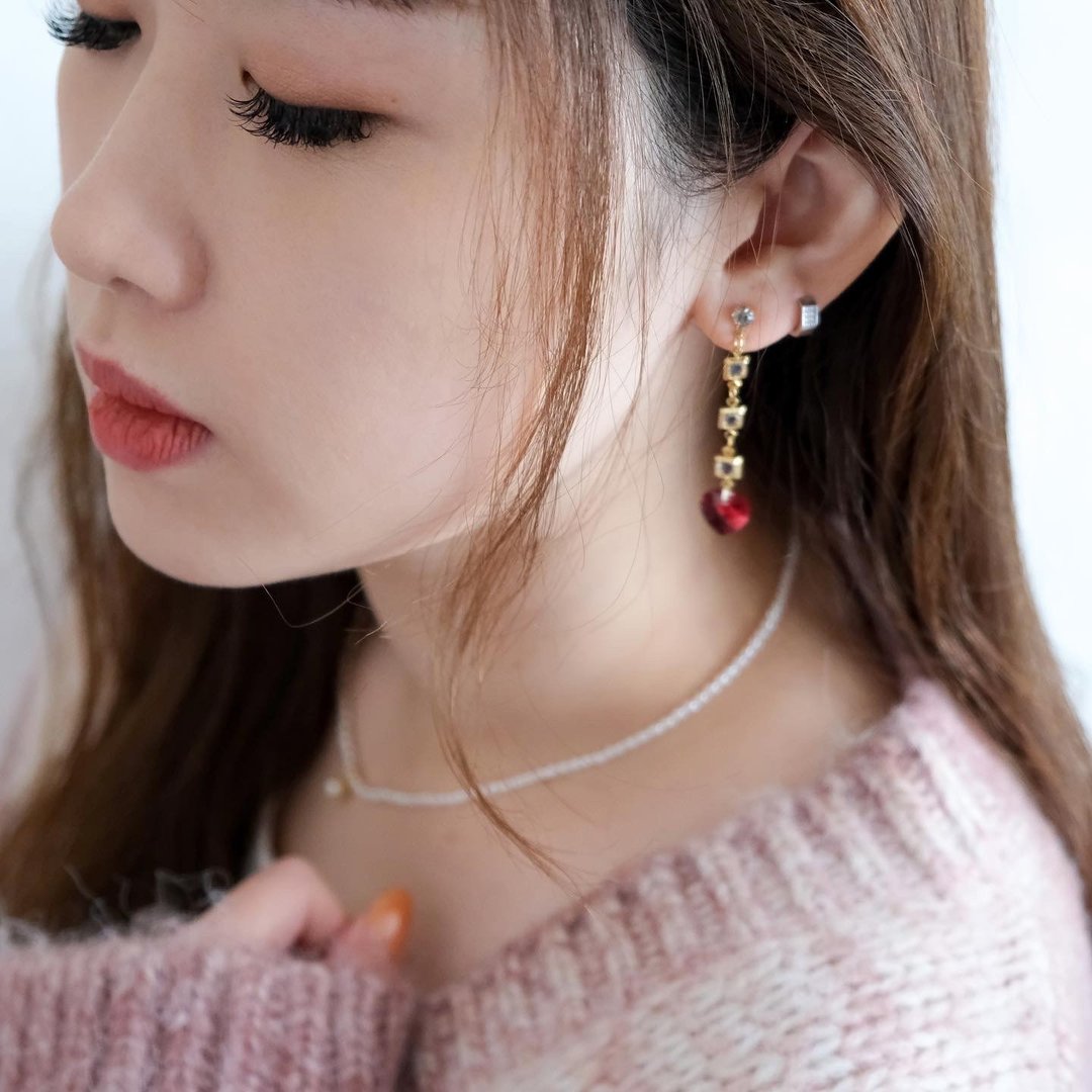 Rosie | 轻奢感Swarovski 鲜红心型切割水晶耳环 - 耳环/耳夹 - 半宝石 金色