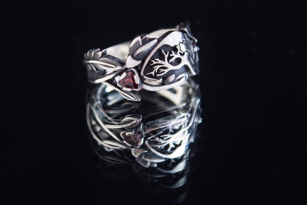 Love Crime ring, Hannibal inspired garnet ring of sterling silver - 戒指 - 纯银 银色