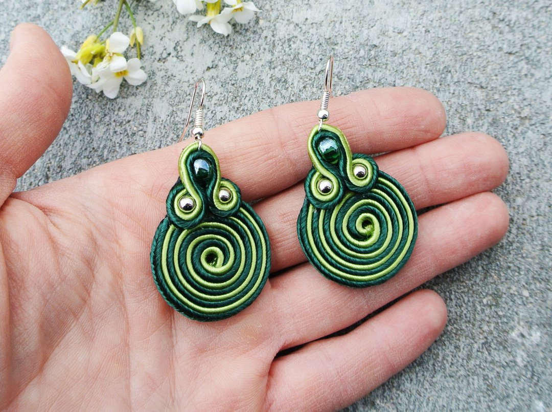 Green earrings Embroidered soutache Boho Earrings Round Circle Swirl Spiral - 耳环/耳夹 - 其他材质 绿色