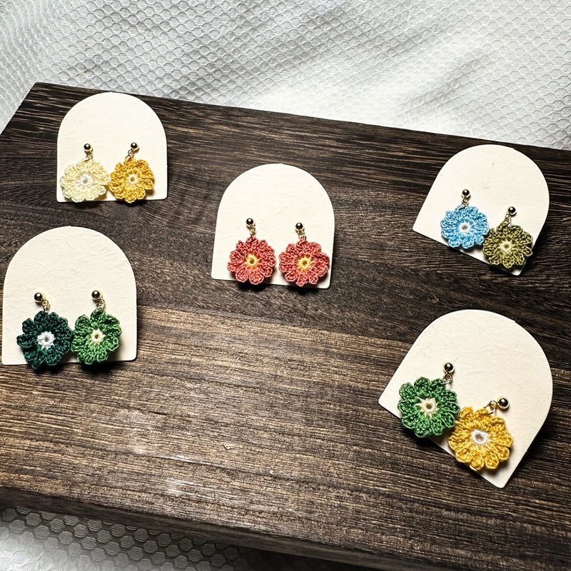 【 原创手作】小花日记 雏菊 撞色 耳环 钩针 微钩 圣诞节 礼物 - 耳环/耳夹 - 棉．麻 多色