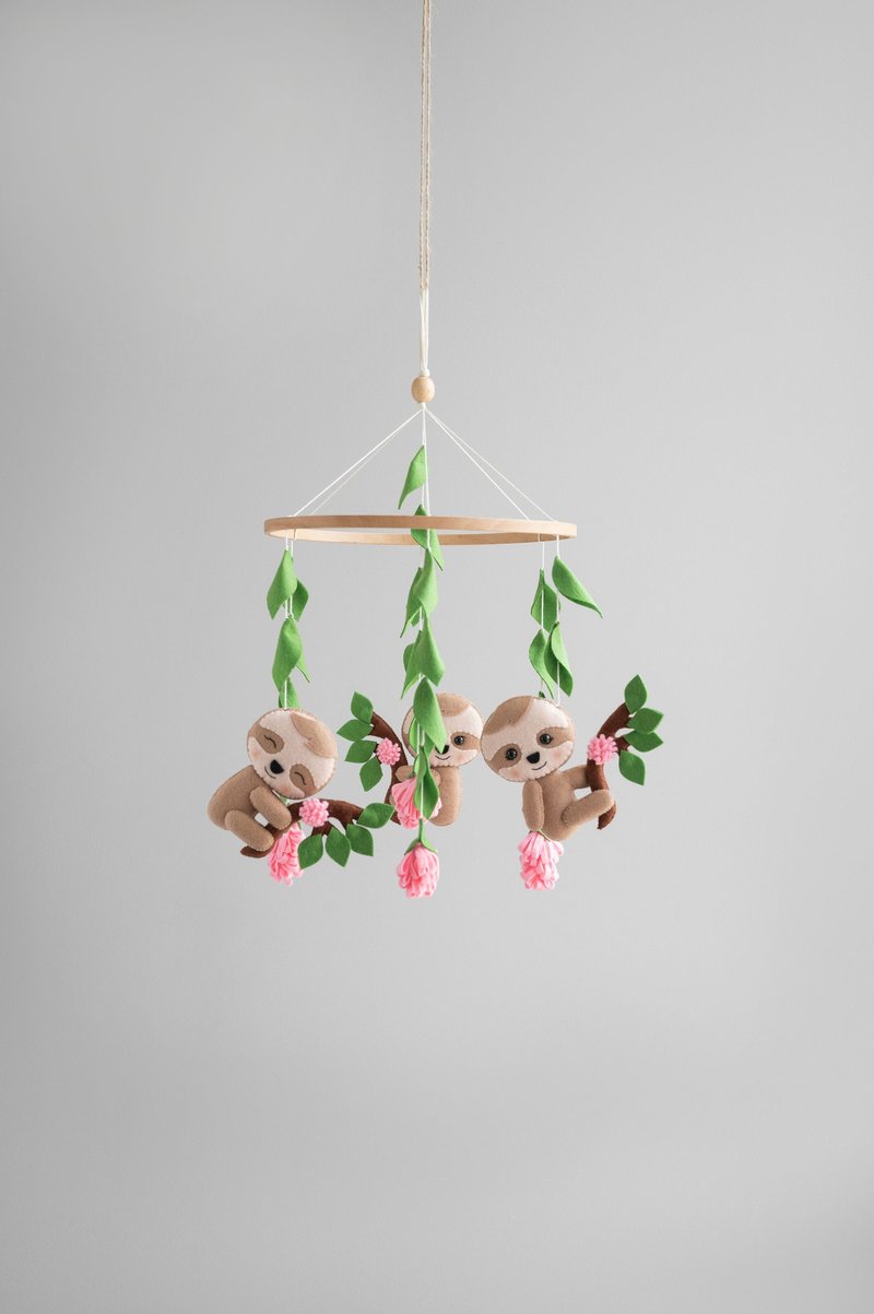 Baby mobile sloth for nursery, baby girl mobile, sloth nursery decor - 玩具/玩偶 - 环保材料 多色
