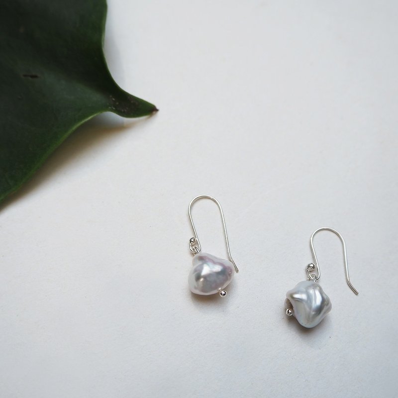 Baroque pearl earring_巴洛克珍珠耳环 不规则形珍珠 淡水珍珠 - 耳环/耳夹 - 珍珠 白色
