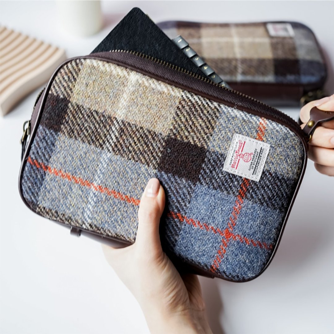 【YouthWill】DODO Pouch 收纳包 烧饼包 Harris Tweed 羊毛花呢 - 化妆包/杂物包 - 羊毛 卡其色