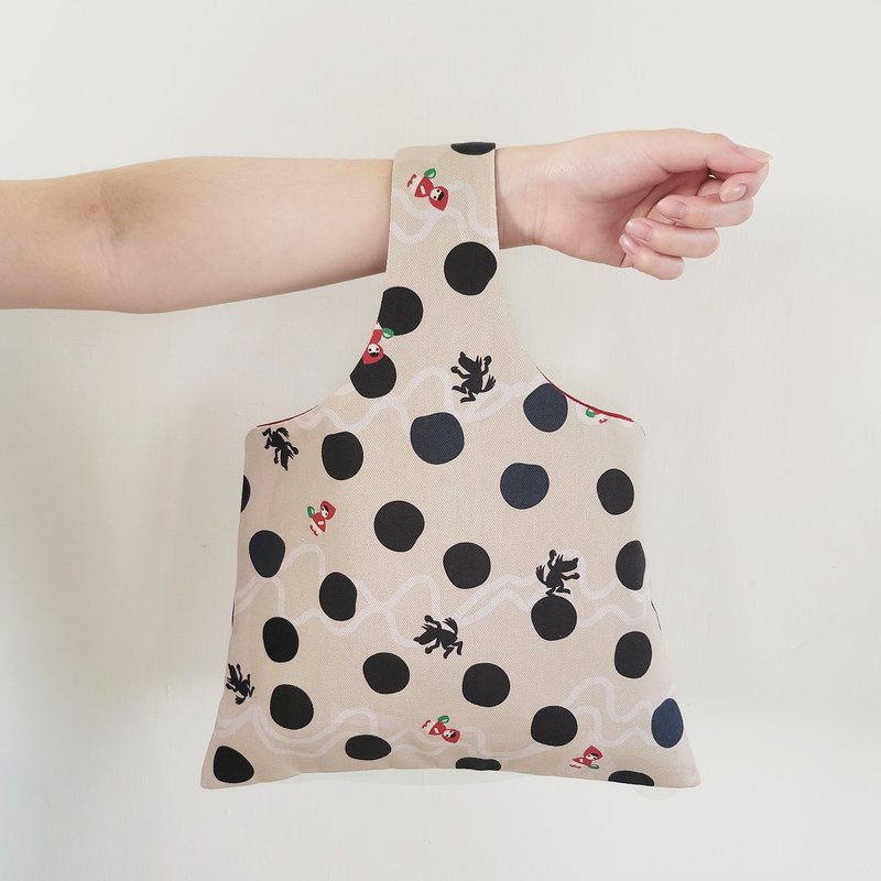礼物│独家印花正反两用棉麻手腕提袋  小红帽与大野狼 - 手提包/手提袋 - 棉．麻 多色