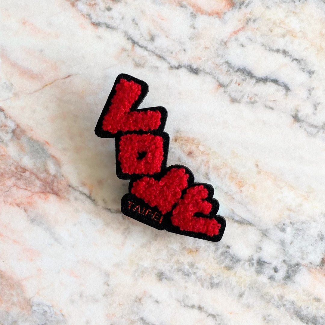 MILU台湾文创/ 正版LOVE台北 绣片贴或别针/ 台湾制 Taiwan - 编织/刺绣/羊毛毡/裁缝 - 棉 红色