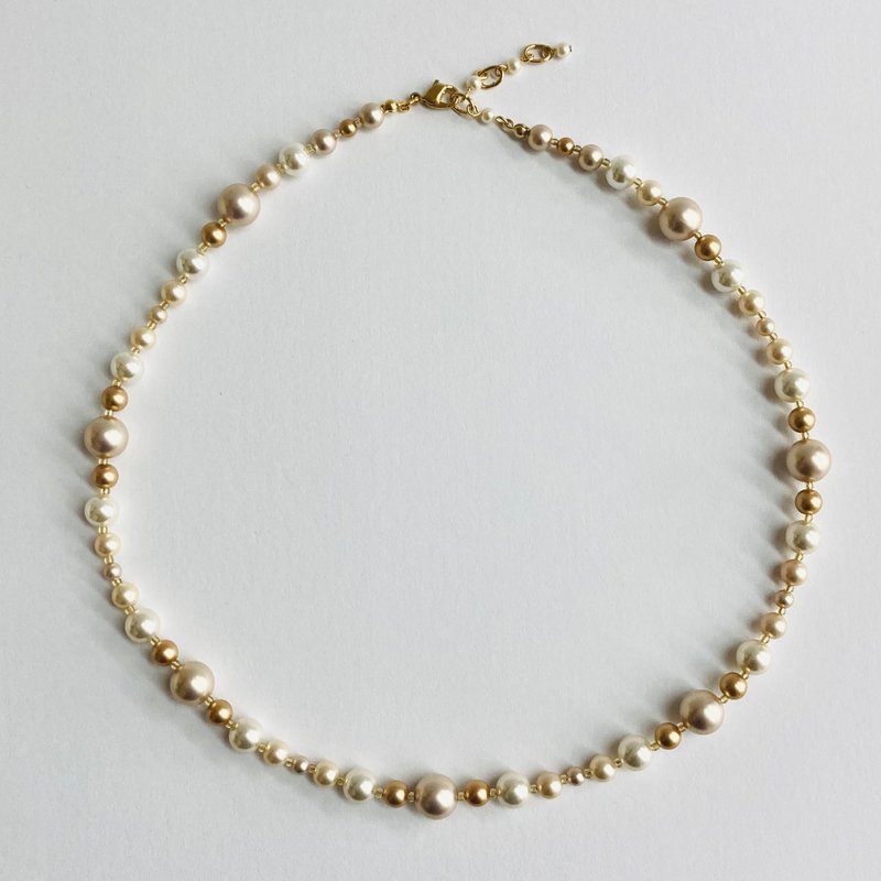 玻璃珍珠与珠饰混搭项链/约50cm/米白混色/made in japan - 项链 - 玻璃 金色