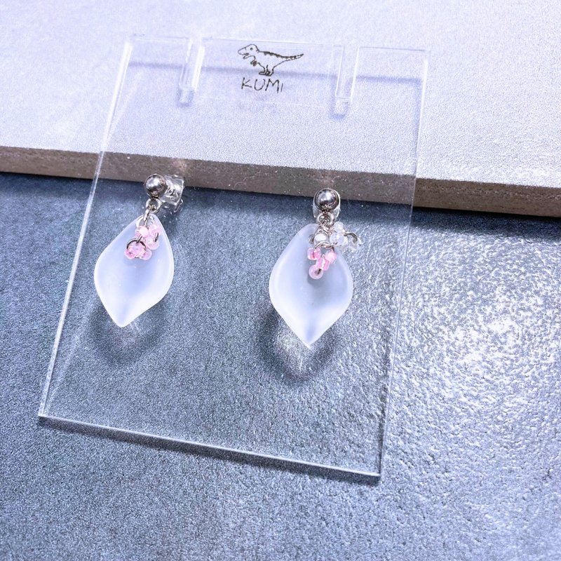 透明花瓣耳环 - 耳环/耳夹 - 其他材质 多色