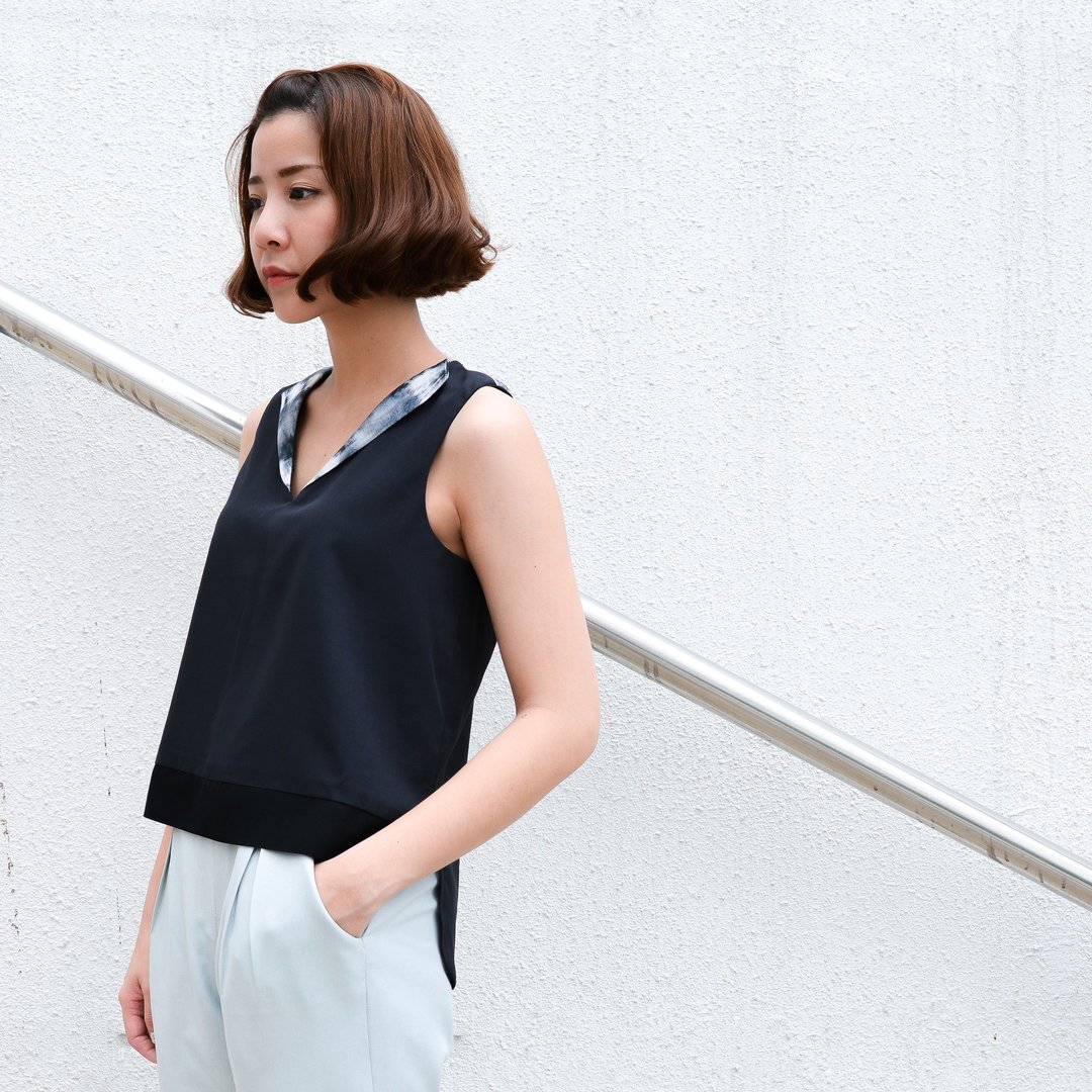 Black V Neck Tank Top (Size M 34") - 女装背心 - 其他材质 黑色