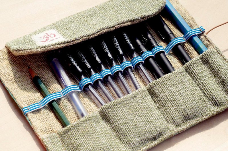 手绘渲染笔袋/手感卷轴/春卷笔袋-笔的水彩色房子15 (蓝色弹性线) - 铅笔盒/笔袋 - 其他材质 多色