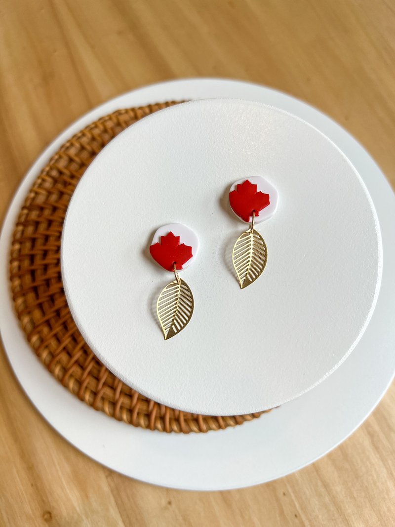 • 手工软陶耳环 • 枫叶 叶子 - 耳环/耳夹 - 陶 白色