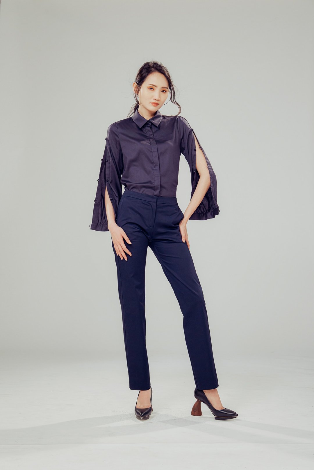 Off-season sale 蓝色袖包扣衬衫 - 女装衬衫 - 棉 