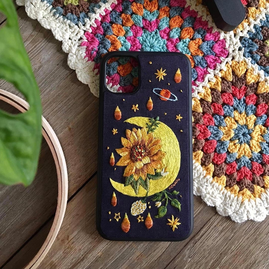 Sunflower Hit The Moon - 手机壳/手机套 - 绣线 多色
