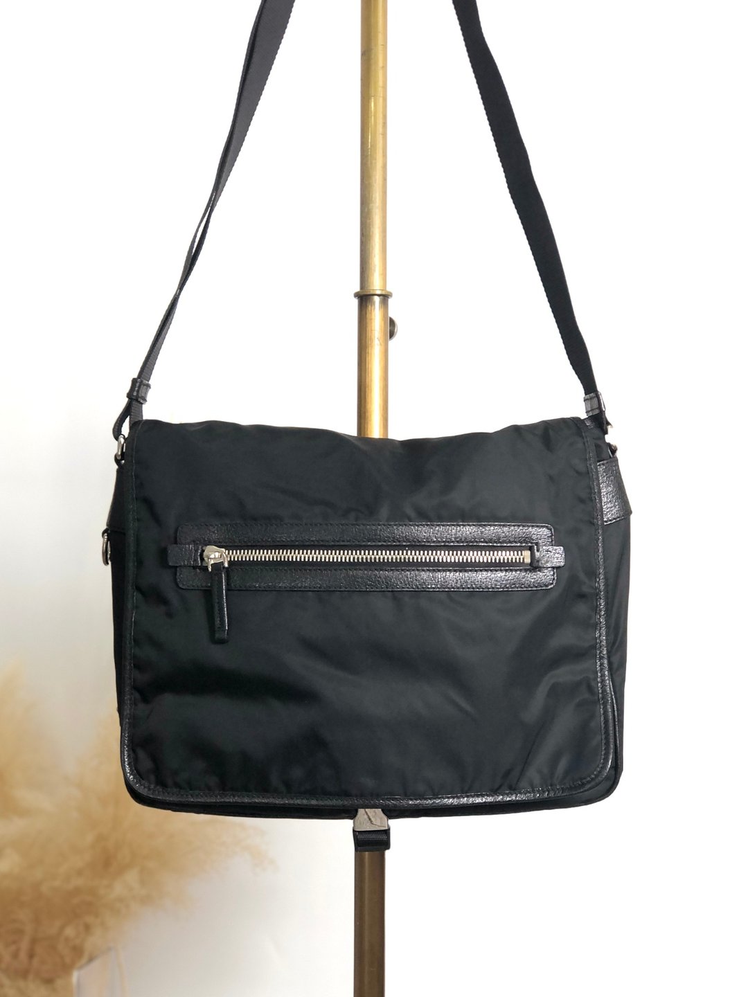 【 VintageShop solo 日本直送中古包专卖店 】PRADA 侧背包 黑色 三角标志 前扣 尼龙 皮革 Saffiano 2arab2 - 侧背包/斜挎包 - 尼龙 黑色