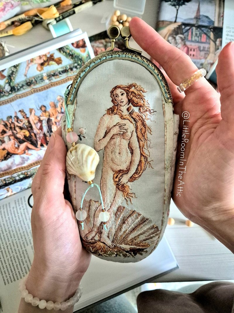 手工拼布眼镜盒，缀以维纳斯微型十字绣 - 化妆包/杂物包 - 环保材料 多色