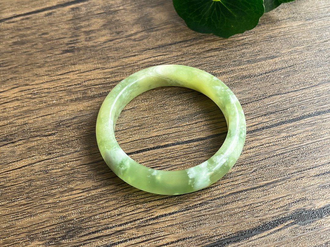 【一物一图】天然辽宁岫玉手镯 手镯圈口54.6mm 青提奶盖 - 手链/手环 - 玉石 绿色