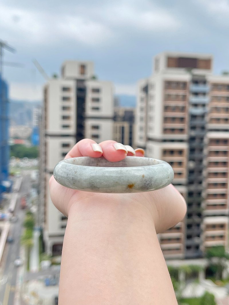 冰糯乌鸡带洒金手镯玉镯圈口59手镯  |天然缅甸翡翠 - 手链/手环 - 玉石 金色