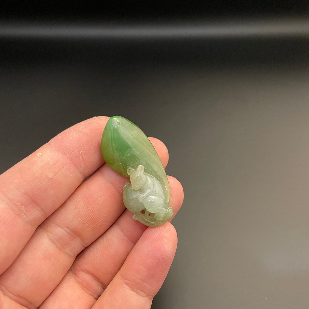 瀚玉珠宝.天然A货缅甸玉翡翠.三彩小松鼠.巧雕工艺.黄绿色的尾巴 - 其他 - 玉石 