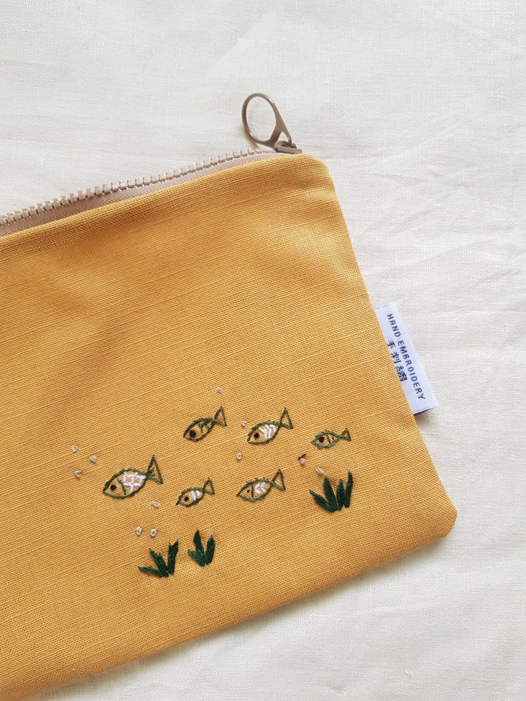 Lovely Fishes 手工绣 化妆包 - 化妆包/杂物包 - 棉 