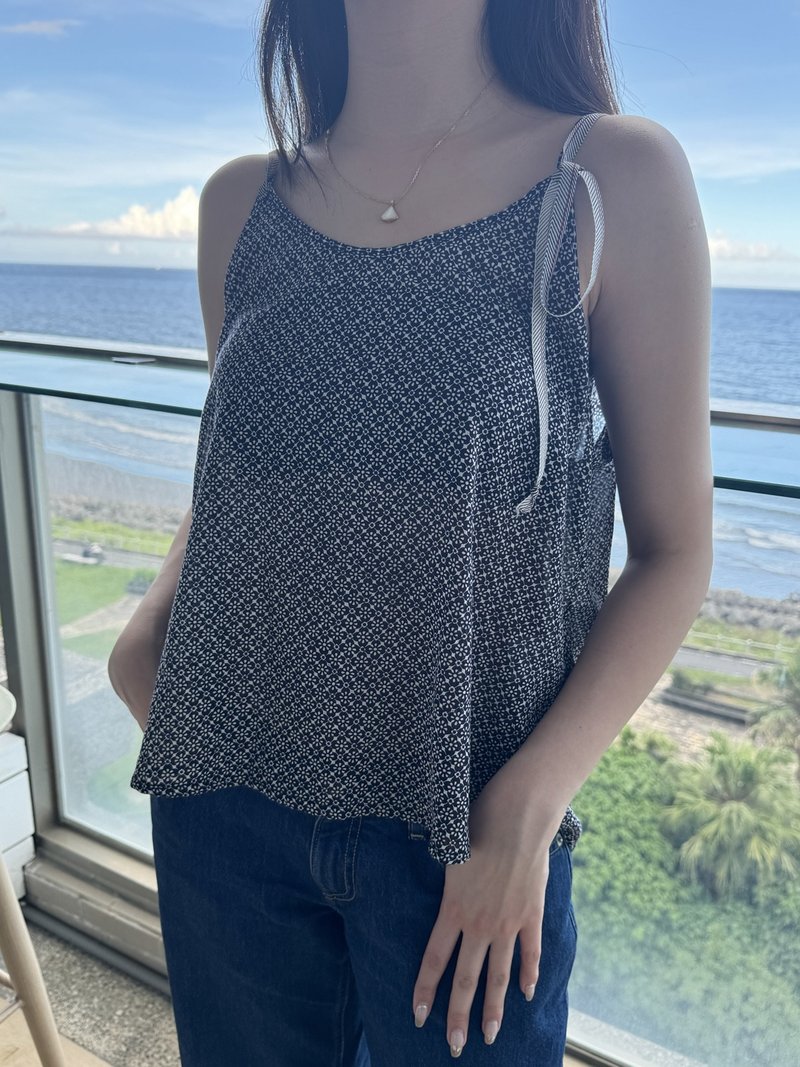 KAIKAI - AEON - 图腾花细肩带 - 女装背心 - 棉．麻 蓝色