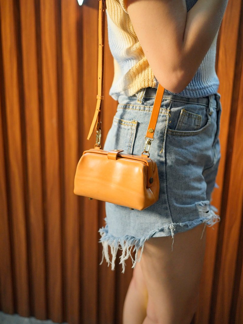 MOOS 单肩 MINI 医生包 16:9  size 16 X 11 X 9 cm size S - 手提包/手提袋 - 真皮 橘色