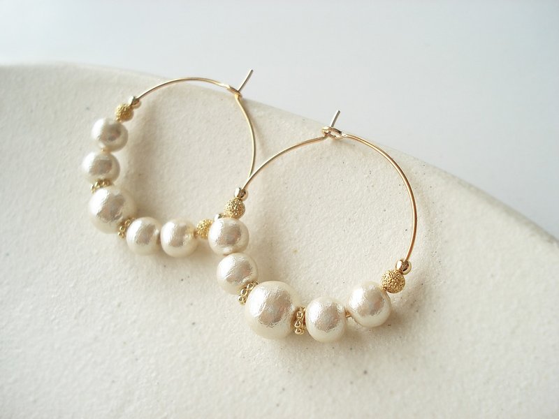 棉质金金珠环形耳针穿孔耳环 - 耳环/耳夹 - 棉．麻 白色