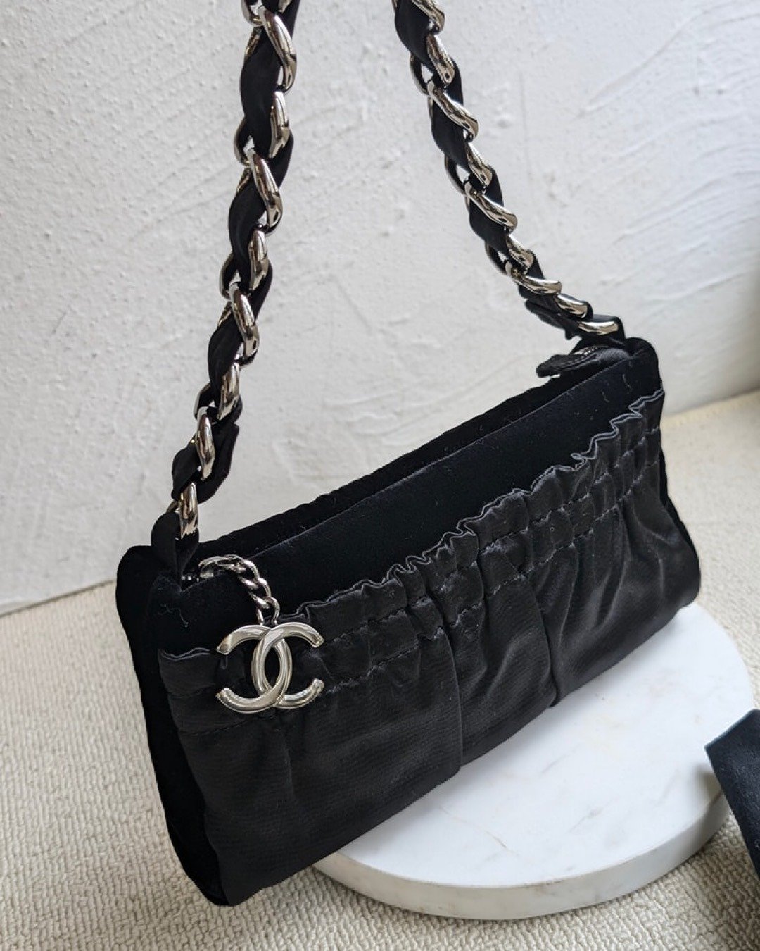 中古Chanel 缎绒双拼银链腋下包 - 手提包/手提袋 - 其他材质 黑色