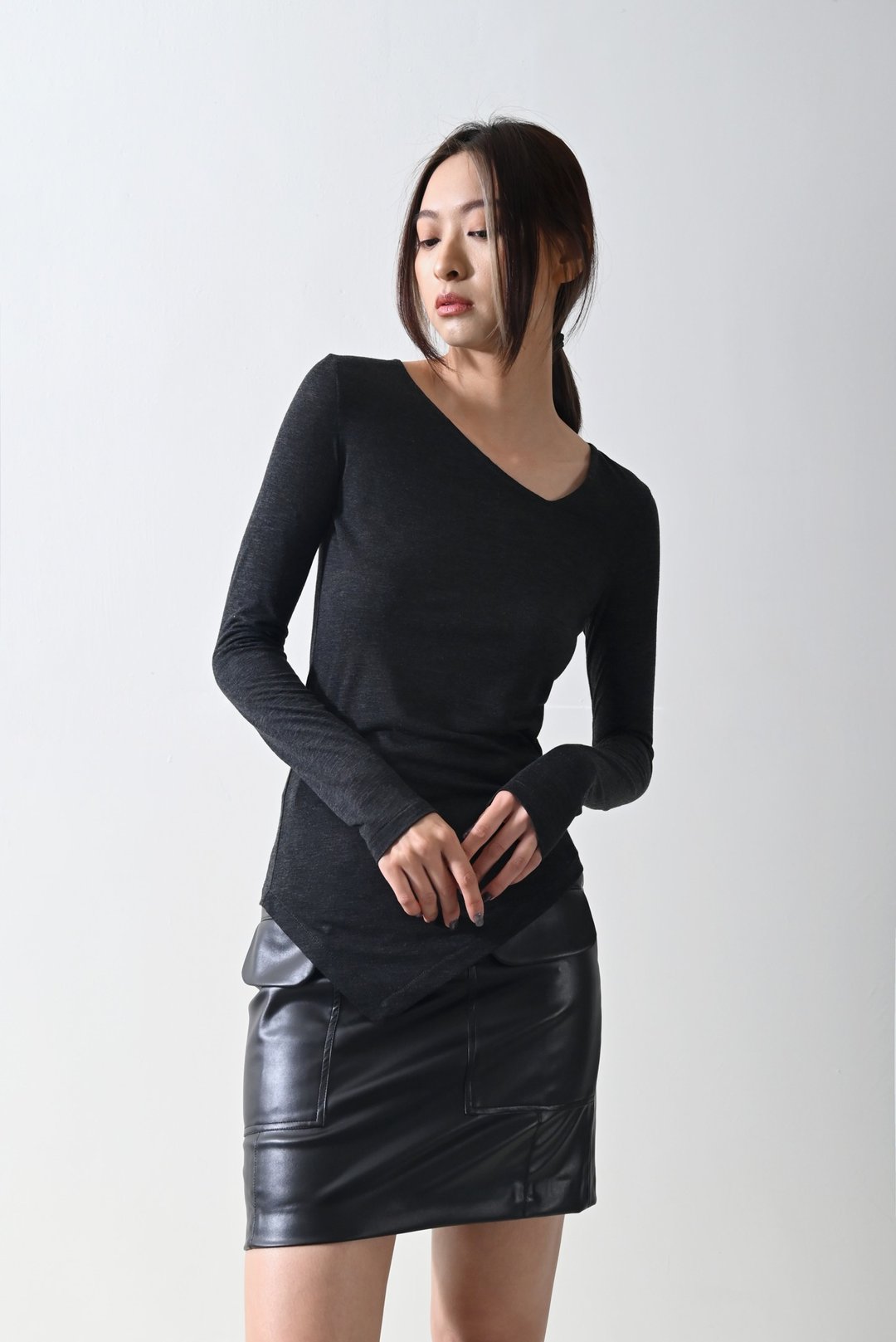 Shan Yong  Y领斜角紧身长袖上衣(三色) - 女装上衣 - 棉 