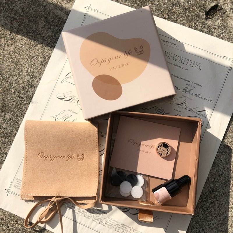 Oops 好好呼吸口罩香氛扣-圣诞礼盒组 - 香薰/精油/线香 - 不锈钢 粉红色