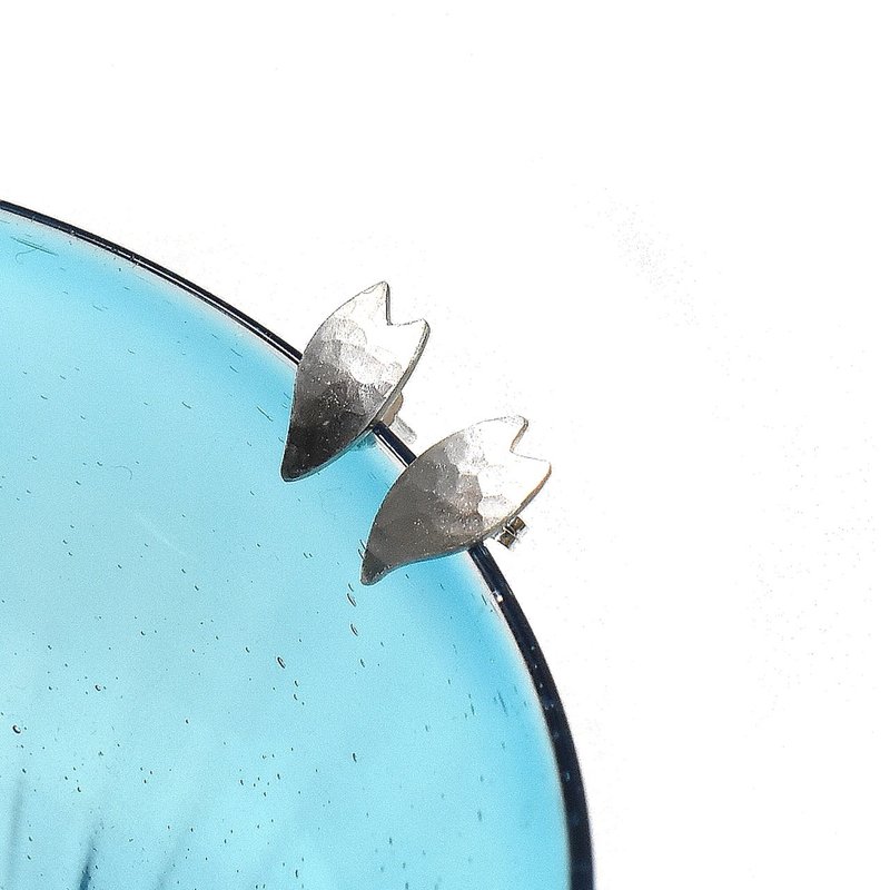 樱花花瓣 银质耳环 槌纹 - 耳环/耳夹 - 纯银 银色