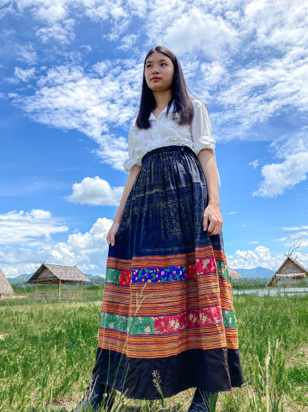 Hmong batik skirt with candles old hemp cloth - 裙子 - 棉 多色